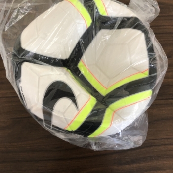 L29 - 1 ballon de football